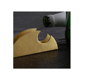 Venta caliente Simple abrelatas de botella y abridor de vino para vajilla con acabado oro para la casa y el restaurante - Product Image 1