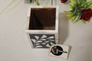 Porte-stylo incrusté de nacre en résine noire avec porte-stylo de bureau Design Leaf Fabricant de Tradnary Sambhal India - Product Image 5