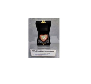 Urna de cremación de flores pintada a mano de aluminio de estilo americano, recuerdo de corazón de dos patas de Brassworld India, suministros funerarios - Product Image 1