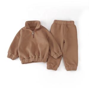 Conjunto de dos piezas con bordado personalizado para niños, traje para trotar, cuello con cremallera, dobladillo elástico, pantalones para el sudor, venta al por mayor - Product Image 3