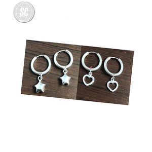 Cerceaux avec breloques en argent sterling à vendre Fabricant de breloques entretoises en argent sterling - Product Image 1