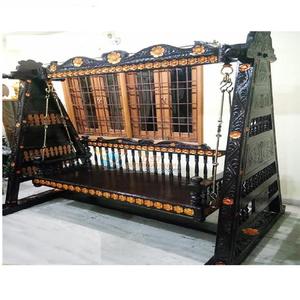 Columpio de pulido de Oro Negro antiguo para el hogar Columpio de Interior de madera de teca de calidad superior Aspecto indio tradicional a la venta - Product Image 1