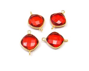 Forme de coussin de pierres précieuses de Quartz rouge avec connecteur de lunette à facettes à Double caution de bijoux faits à la main plaqués or - Product Image 1