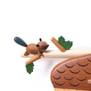 นาฬิกาแขวนผนังรูปสัตว์กระรอก ทำจากไม้เมเปิลขัดเงา งานฝีมือพื้นบ้าน ทนทาน - Product Image 3