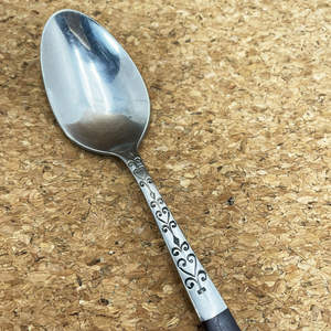 Cuillère à nourriture élégante en acier inoxydable avec un design élégant, parfaite pour les ustensiles de cuisine de restaurant et la poignée de designer de salle à manger de mariage - Product Image 3