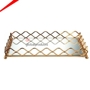 Plateau de service en verre traditionnel nouvellement arrivé avec poignées dorées et bordure métallique décorative Plateau de service carré - Product Image 3