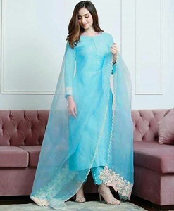 Robe décontractée en coton avec rganza dupatta et broderies, vêtements pour adultes, broderies, bordure de travail, kurti, salwar, kameez, nouvelle collection - Product Image 1
