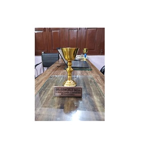 CHALICE EN LAITON NOUVEAU LOOK DANS LES FOURNITURES D'ÉGLISE DORÉE Par Brassworld Inde - Product Image 1