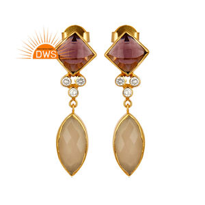 ต่างหูห้อยประดับพลอยแอมเมทิสต์ธรรมชาติทรงลูกบาศก์ประดับเพชรซีกอนเซียสีขาว ดีไซน์ทันสมัยจากผู้ผลิตเครื่องประดับแฟชั่น - Product Image 1