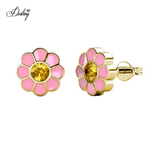 <span class=keywords><strong>Orecchini</strong></span> a Perno <span class=keywords><strong>con</strong></span> Fiore Margherita Rosa Impreziositi <span class=keywords><strong>con</strong></span> Cristalli Swarovski Daisini Senza Piombo e Nichel Gioielli in Argento 925 per Bambini - Product Image 4