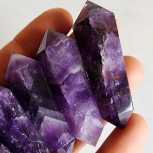 Colgante de Cristal de Amatista Irregular, Obelisco de Amatista de Ensueño, Cuarzo Transparente de Doble Terminación, Gema Curativa de Luna Creciente - Product Image 2