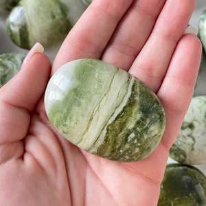 Piedra de Palma Serpentina de Alta Calidad, Tallada con Motivos de Amor, Arte Feng Shui Coleccionable para Regalos, Ágata Alfazal - Product Image 1