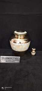 URNA FUNERARIA PARA MASCOTAS GOLDEN ODYSSEY con DOS PATAS BRILLANTES, ESTILO INDIANO-AMERICANO DE BRASSWORLD INDIA, MODELO BWI-786-221 - Product Image 2