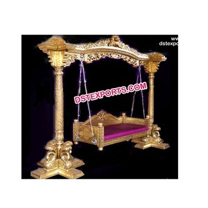 Diseño de pavo real Metal dorado tallado Swing Shahi Jhula para decoraciones de boda - Product Image 1
