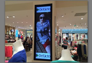 Kiosco Digital con Pantalla LCD TFT para Exteriores PARYA, con Brillo de 500 cd/m², Tiempo de Respuesta de 5 ms, Relación de Contraste de 5000:1, 1 Año de Garantía - Product Image 2