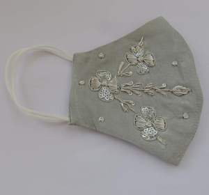 หน้ากากแต่งงานทำมือพร้อมปักลายดอกไม้และประดับด้วยลูกปัดหน้ากากแฮนด์เมดสไตล์ลำลองสำหรับเจ้าสาว - Product Image 1