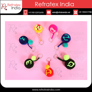 พวงกุญแจพู่ขนโพลีเอสเตอร์สำหรับกระเป๋า - Product Image 3