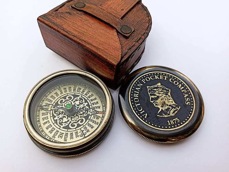 ทองเหลืองโบราณและสีน้ำตาล