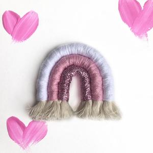 Magnifique macramé arc-en-ciel en coton coloré fait main, petit format, à suspendre au mur - Product Image 1