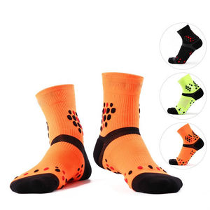 Personnalisez vos propres chaussettes de sport de compression de football pour hommes avec des chaussettes avec logo - Product Image 3