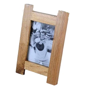 Cadre photo en bois pour forme carrée et couleur bois de manguier et bébé pour taille personnalisée avec vente - Product Image 1