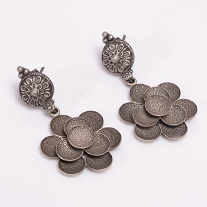 ต่างหูห้อยสไตล์วินเทจทำด้วยเงินสเตอร์ลิง925สไตล์ชนเผ่าทำด้วยมือสีดำออกซิไดซ์เครื่องประดับสำหรับเด็กปรับแต่งได้ครบรอบ - Product Image 1