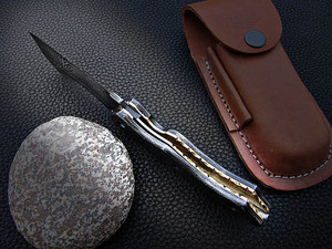 Couteau de poche pliant fait à la main en acier damas personnalisé de qualité bricolage utilisation extérieure avec gaine en cuir fin Support OEM - Product Image 3