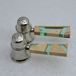 Laiton avec placage d'argent et poignée en bois et résine styliste taille personnalisée sel et poivre pour accessoires de cuisine de table - Product Image 2