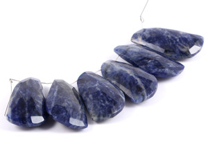 Precio al por mayor de sodalita natural, piedra preciosa facetada suelta tipo briolette, tamaño calibrado 32x17mm para la fabricación de joyería. - Product Image 3