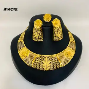 Conjunto de collar chapado en oro de diseñador, diseño en línea, joyería de moda, todo tipo de diseño de un gramo - Product Image 1