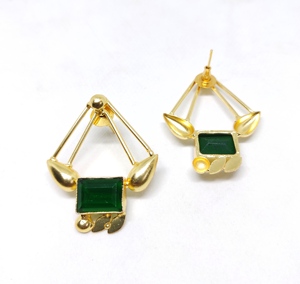 Pendientes de tuerca de piedra de Latón chapado en oro para niñas y mujeres, joyería de moda india hecha a mano, venta al por mayor - Product Image 1