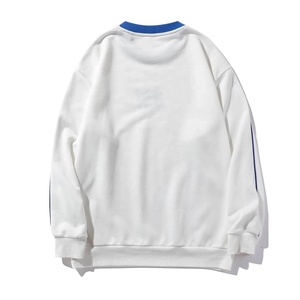 เสื้อสเวตเตอร์คอกลมสวมหัวแขนยาวโอเวอร์ไซส์สำหรับผู้ชายเสื้อออกกำลังแบบคลาสสิกเสื้อยืดถักปักลายด้านข้าง - Product Image 2