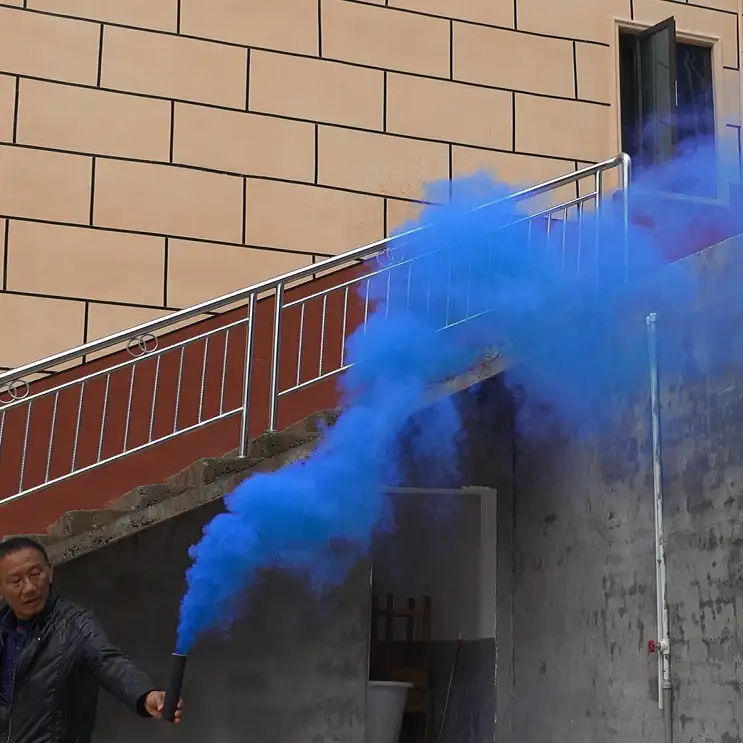 Foto artefakt blau rauch bombe hand rauch granate feuerwerk
