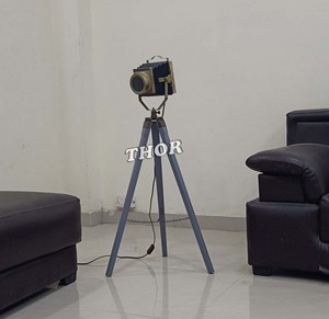 Lámpara de pie de reflector de soporte de madera antigua con trípode, iluminación elegante para sala de estar, decoración del hogar, focos de categoría - Product Image 5