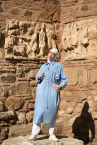 Túnica informal de mezclilla de diseño de marca, con puños en la parte inferior, estilo islámico de moda modesto - Product Image 2