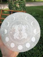 Placa de Carga de Selenita con Diseño de Rejilla Tallada de la Triple Diosa, Ecológica, para Sanación Espiritual, Cristal, Feng Shui, Estilo Budista, Alta Calidad