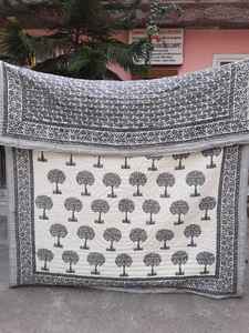 Venta al por mayor de mantas acolchadas de algodón de tela estampada en bloque edredón Reversible ropa de cama de invierno para el hogar edredones tamaño King - Product Image 3