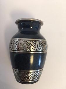 Cremación de latón para adultos con grabado completo antiguo/urna funeraria estilo americano de Brassworld India - Product Image 2