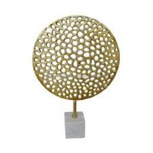 Escultura de fruta chapada en níquel, forma de pera - Product Image 3