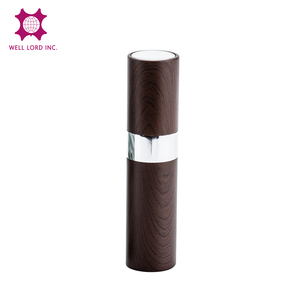 Flacon de parfum luxueux en aluminium de 8 ml avec pulvérisateur à pompe, décoration gravée et atomiseur de parfum - Product Image 3