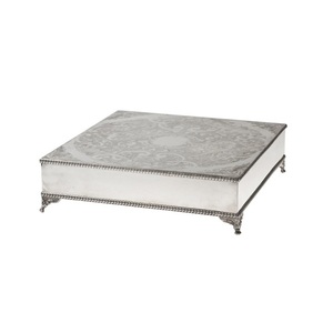 Support à gâteau de style classique, économique, en métal, pour la décoration de mariage et de fêtes, avec finition personnalisée pour la maison et les hôtels. - Product Image 1