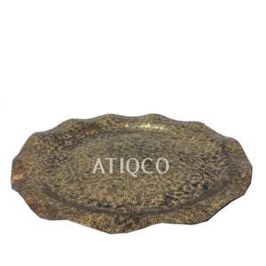 Assiette ronde en aluminium moulé au sable Texture tourbillon Design minimaliste Style sûr Plat à fruits en métal couleur or Plateau de service moderne - Product Image 2