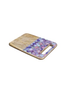 Planche à découper design en bois et résine violette avec poignée, surface de préparation artistique pour une présentation et un service élégants - Product Image 2