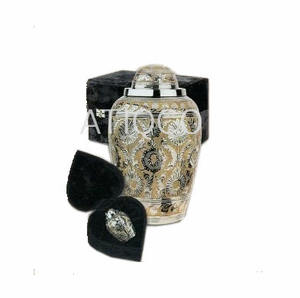 Ange gravé à la main Urne de crémation pour adultes en laiton massif Vase funéraire commémoratif de style américain - Product Image 6