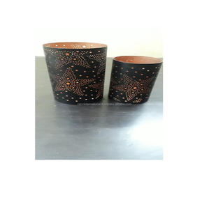 Bougie en fer faite à la main de haute qualité de style moderne votif avec revêtement en poudre pour la décoration de la maison et la célébration de Pâques - Product Image 1