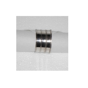 Elegante Anillo de Servilleta Metálico Decorativo, Pulido y Ecológico para Graduación, Disponible en Stock - Product Image 3