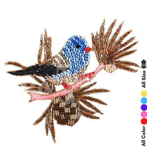 Fabriclore lance une collection d'embellissements complexes comprenant des lacets, des boutons et des patchs à coudre. Choisissez parmi des patchs à paillettes, des patchs en zari - Product Image 3