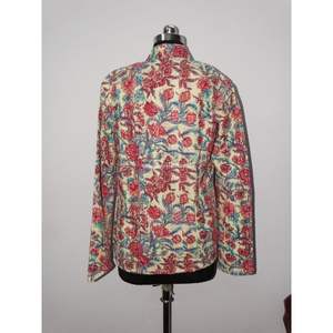 Abrigo de invierno de algodón Kantha hecho a mano para mujer Estampado floral Multicolor Corto Maxi XL Tamaño Albornoz Chaqueta étnica-Venta al por mayor - Product Image 4