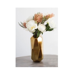 Vase à fleurs moderne décoratif en fer avec finition dorée brillante Vase à fleurs indien fait à la main pour une utilisation polyvalente - Product Image 2