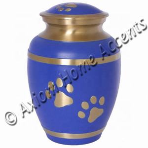 Urna de cremación de mascotas de latón macizo indio, Color azul con patas de latón grabadas, urna de funeral para cenizas de mascotas por acentos Axiom para el hogar - Product Image 1